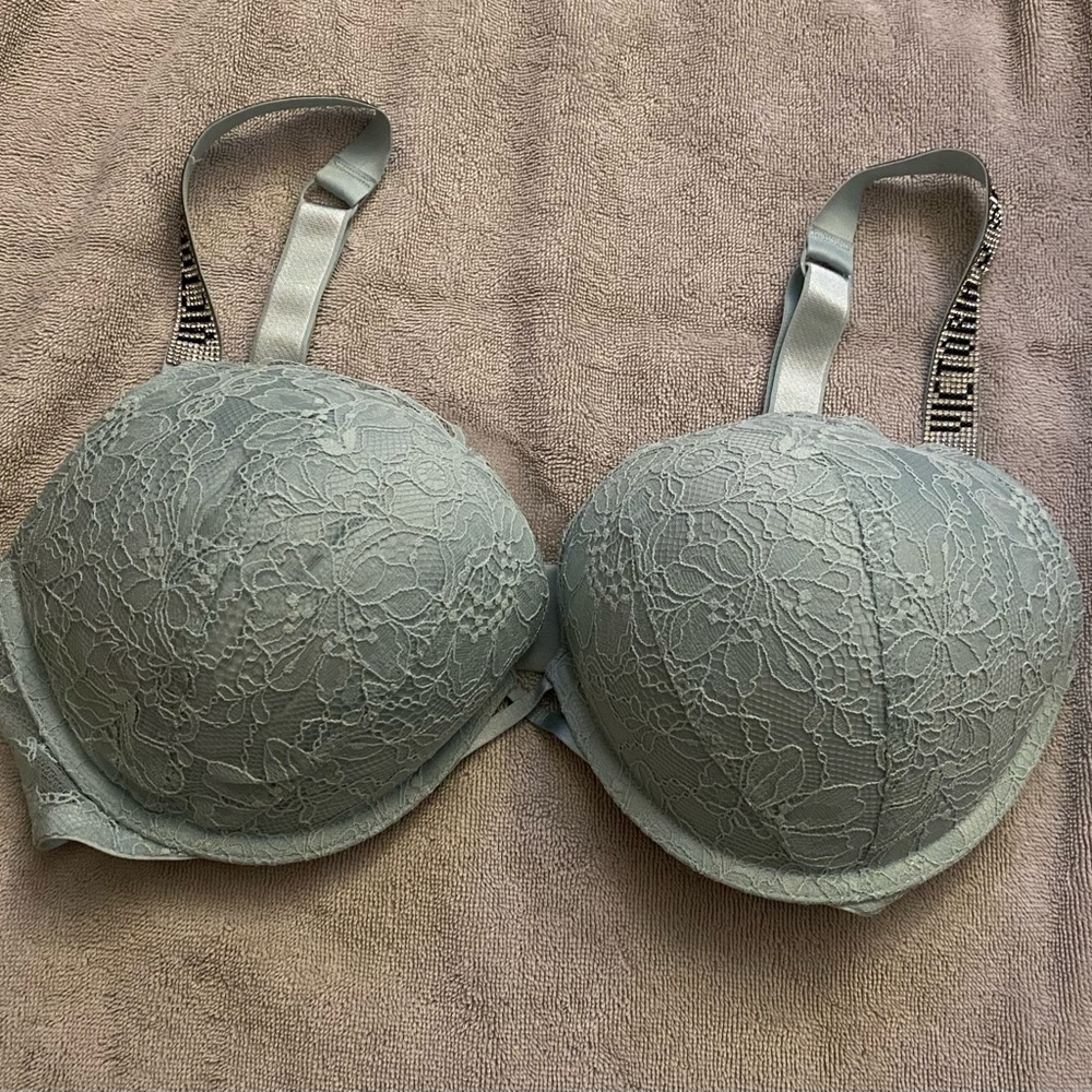 Victoria’s Secret teal bra w/silver studded straps